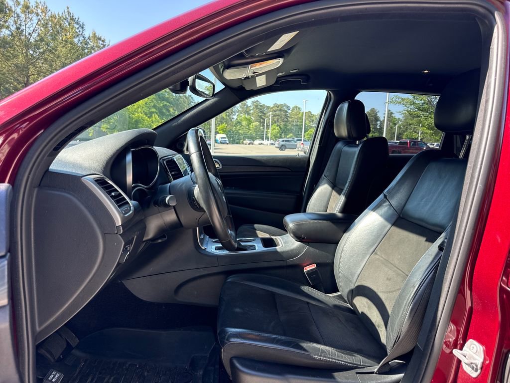Used 2019 Jeep Grand Cherokee Laredo w/ Laredo X Package RWD image 12