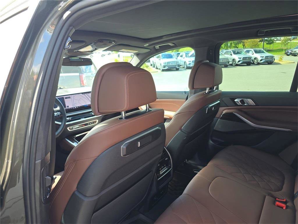 Used 2025 BMW X5 xDrive40i w/ Climate Comfort Package image 19