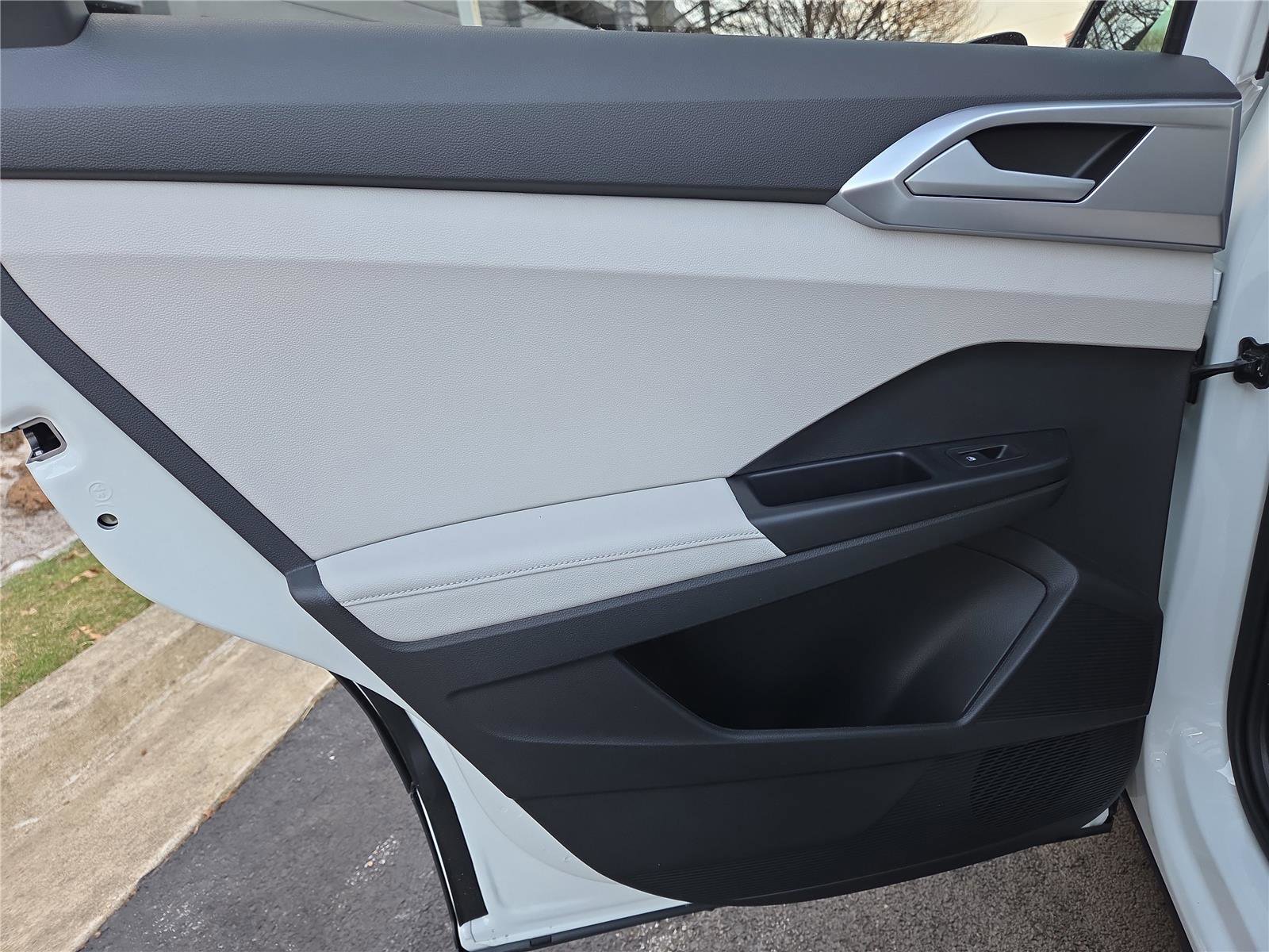 New 2026 Volkswagen Taos SE image 23