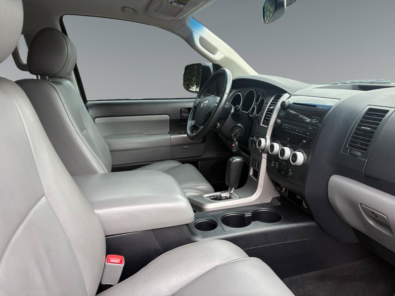 Used 2013 Toyota Sequoia SR5 w/ Premium Pkg AWD/4WD image 15