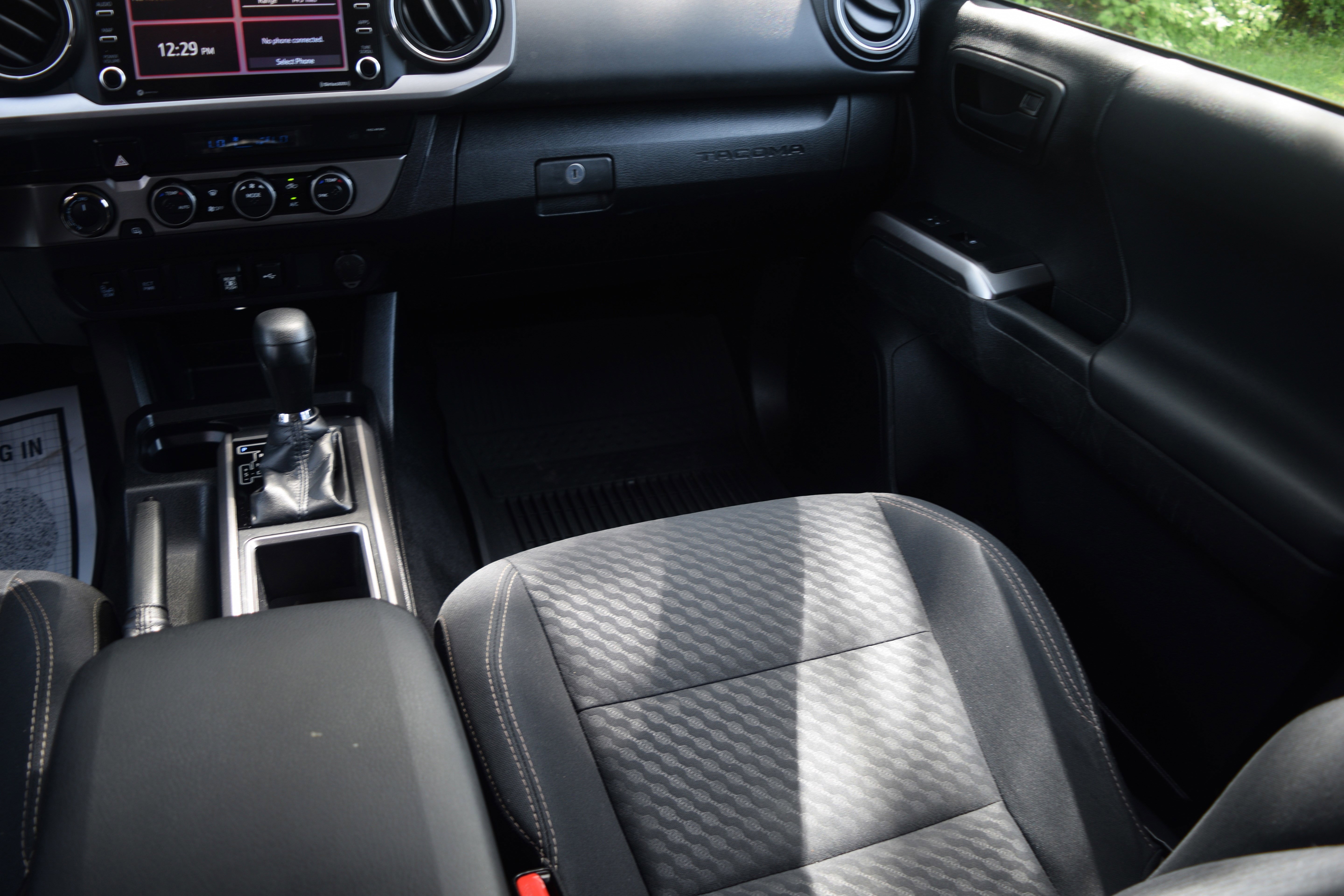 Used 2021 Toyota Tacoma SR5 w/ Trail Edition image 14