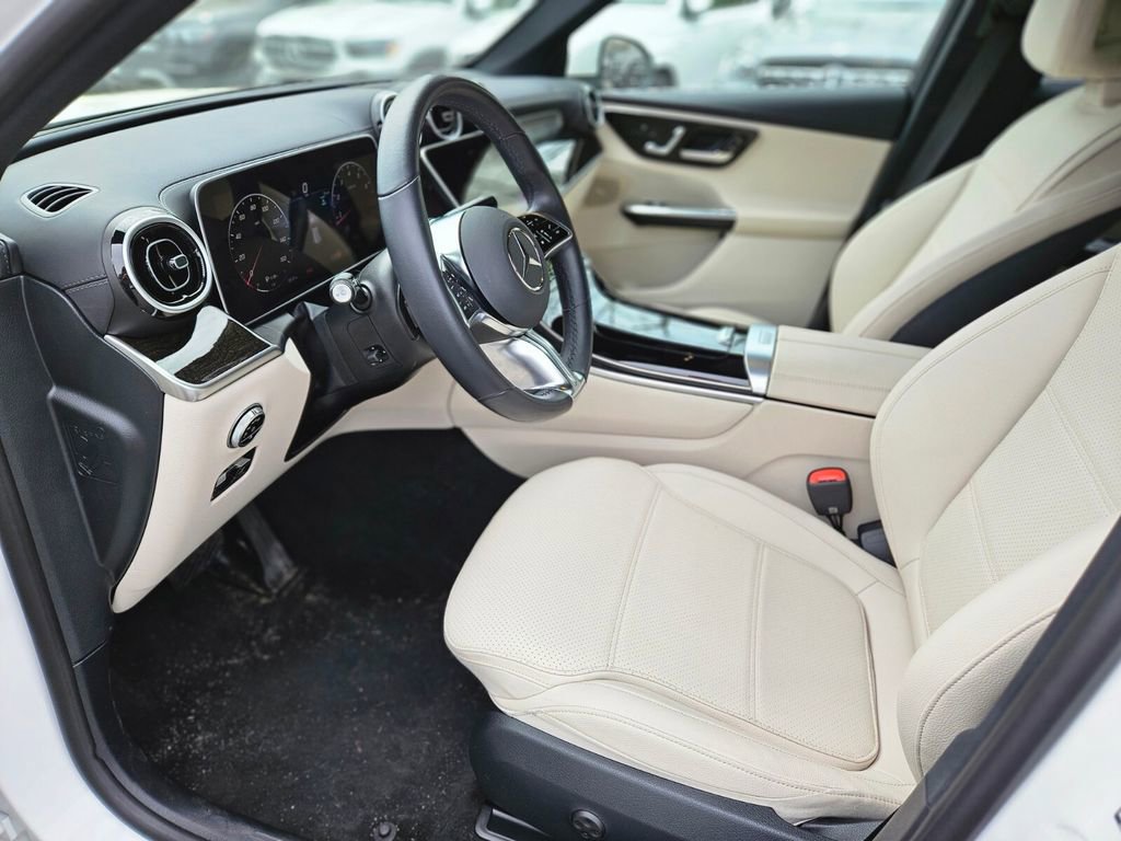 Used 2025 Mercedes-Benz GLC 300 4MATIC image 18