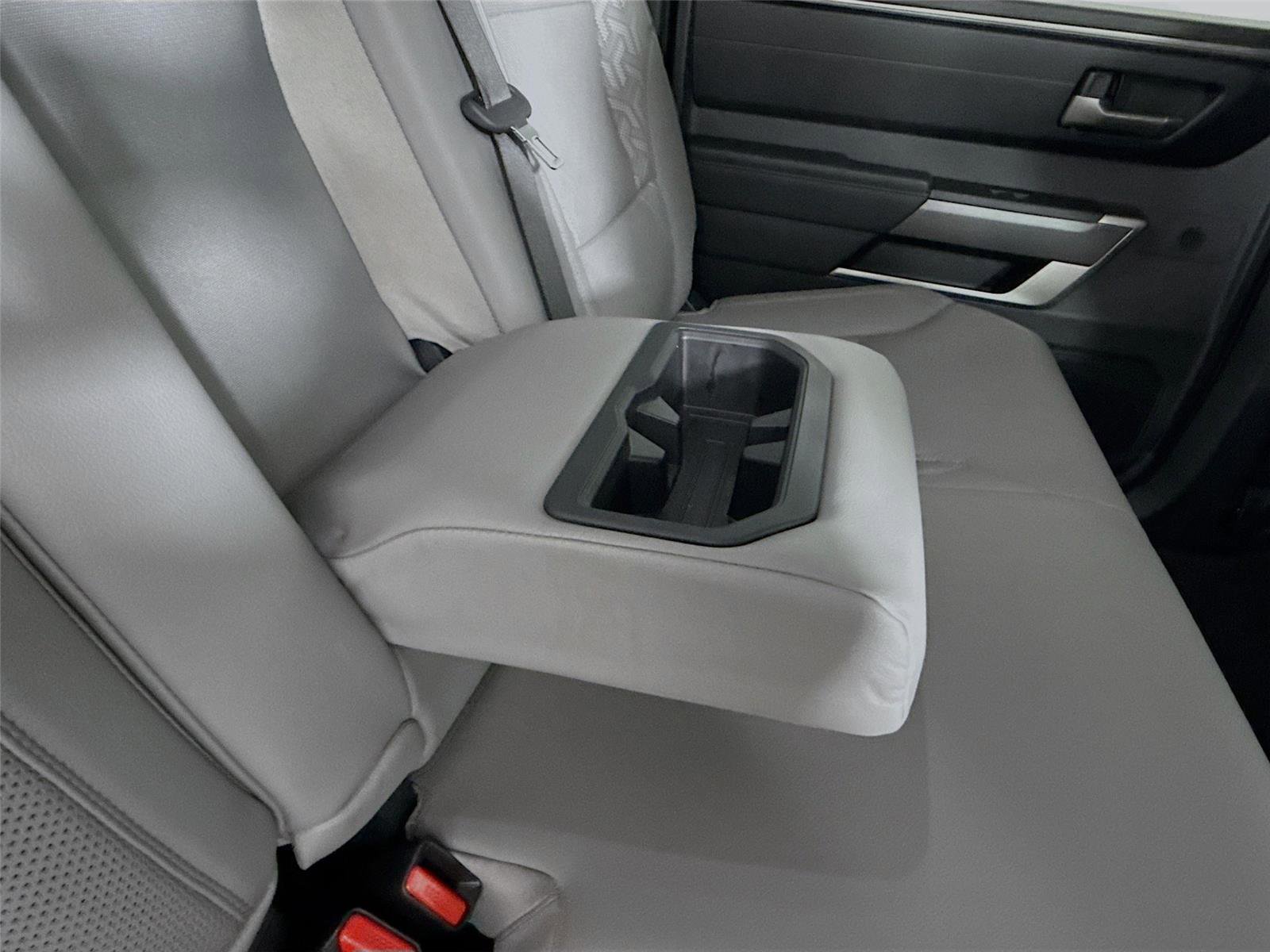 Used 2022 Toyota Tundra SR5 w/ SR5 Premium Package AWD/4WD image 41