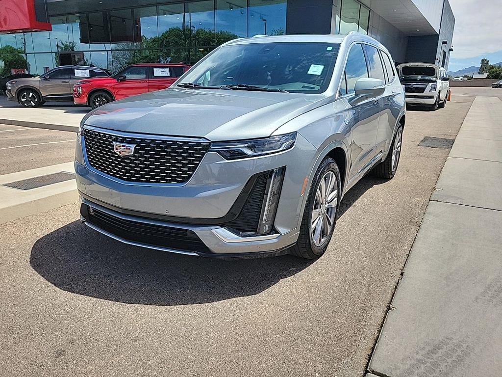 Used 2025 Cadillac XT6 Premium Luxury FWD image 3