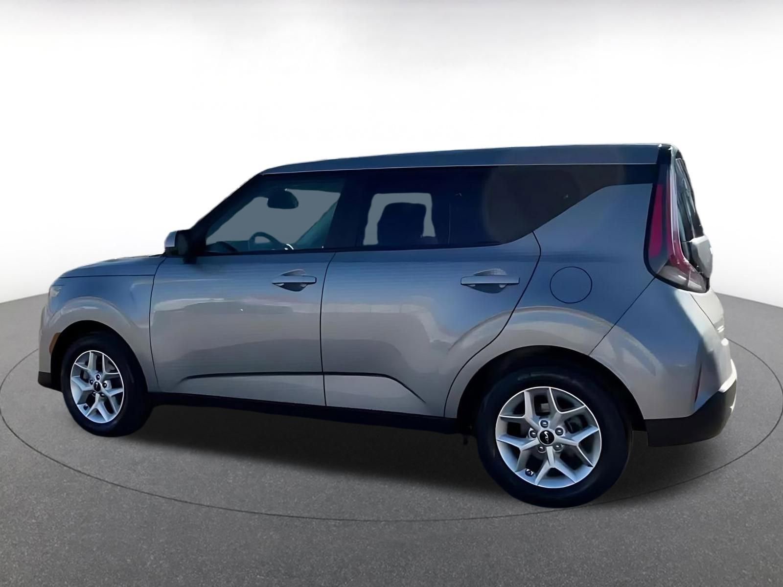 Used 2025 Kia Soul LX w/ LX Technology Package image 10