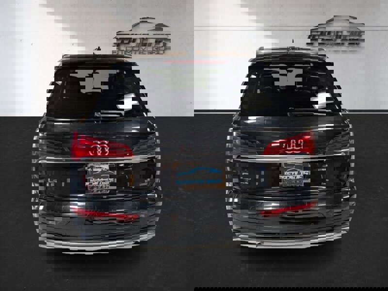 Used 2023 Audi Q5 Prestige w/ Prestige Package image 9