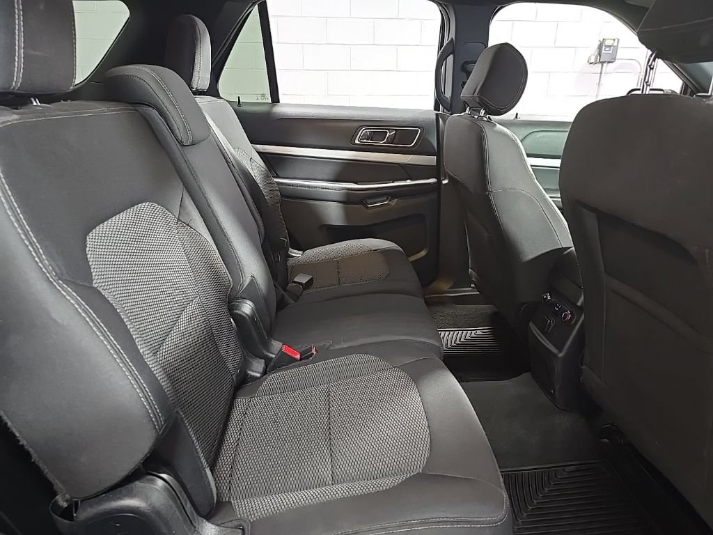 Used 2017 Ford Explorer XLT FWD image 30