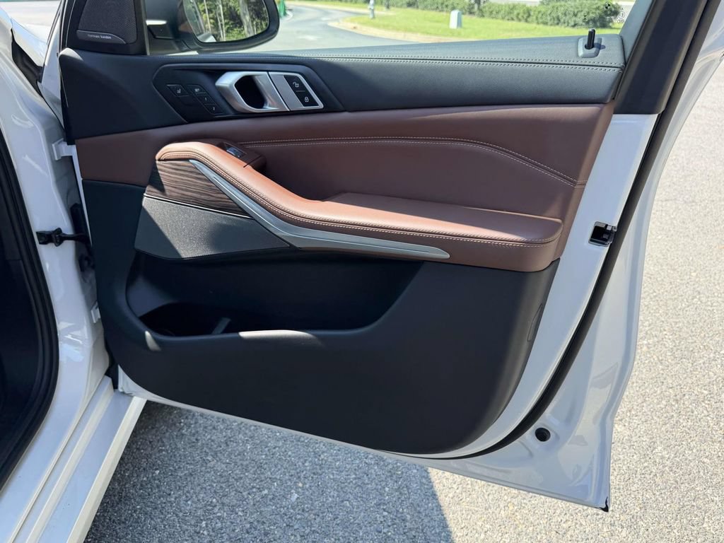 Used 2023 BMW X7 xDrive40i w/ Executive Package AWD/4WD image 8