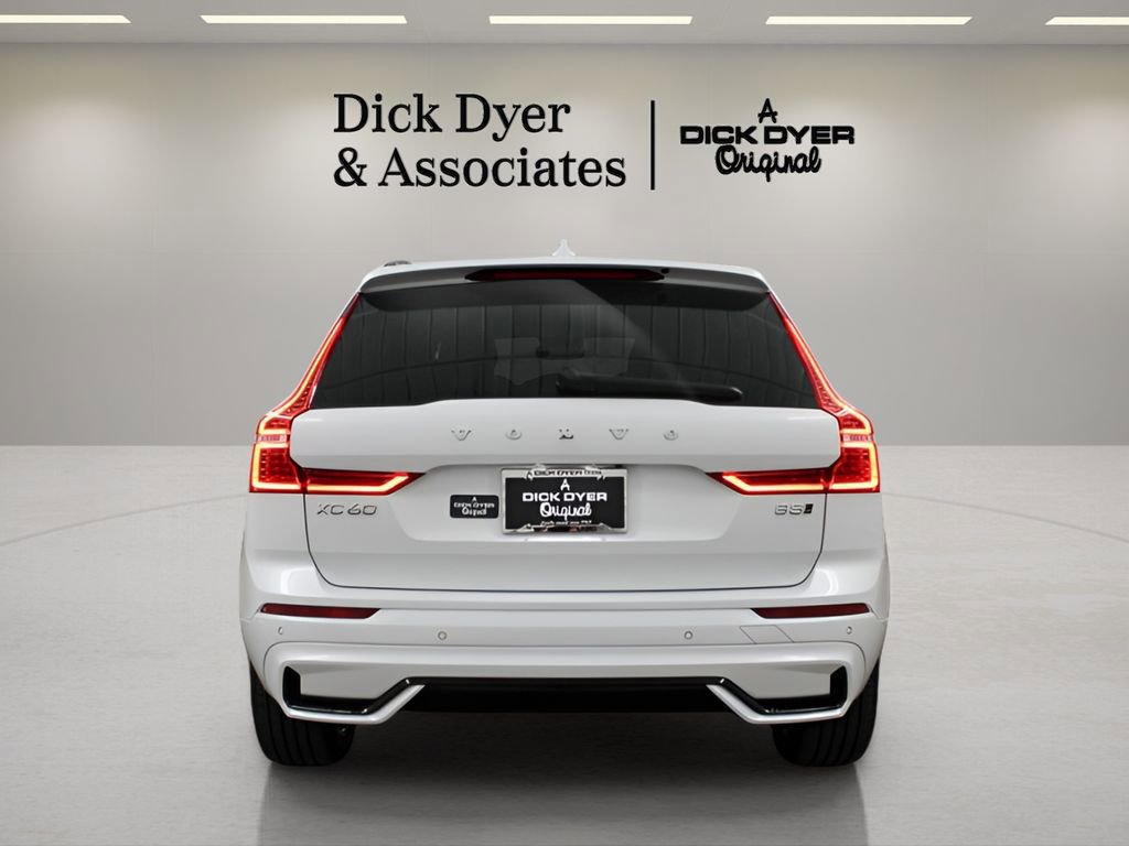 Used 2025 Volvo XC60 B5 Ultra image 3