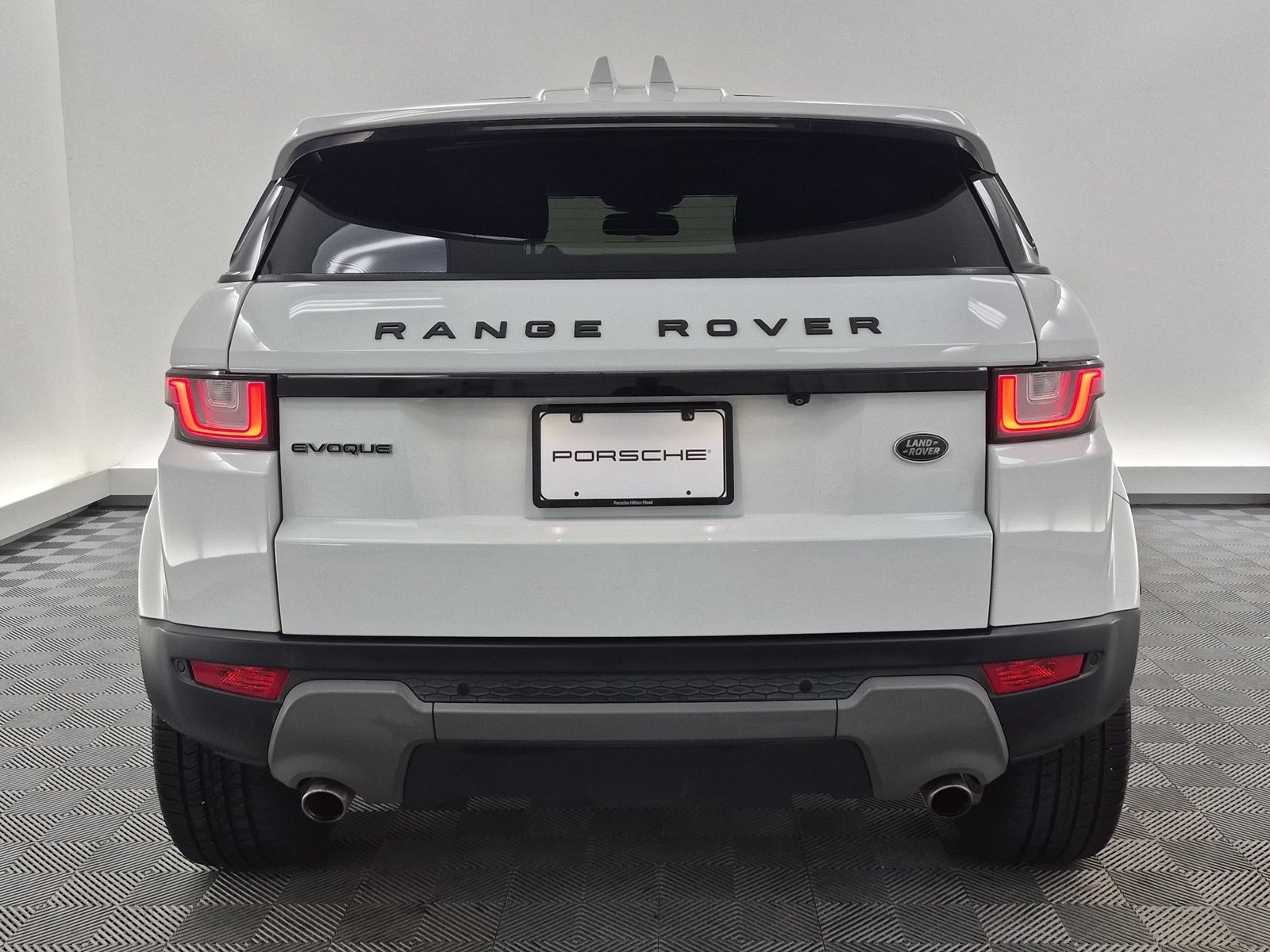 Used 2018 Land Rover Range Rover Evoque SE AWD/4WD image 11
