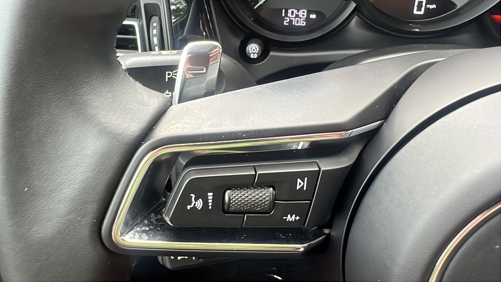 Certified 2025 Porsche Macan S AWD/4WD image 33