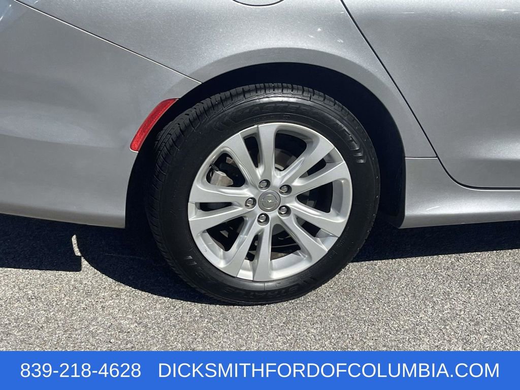 Used 2015 Chrysler 200 Limited w/ Convenience Group image 7