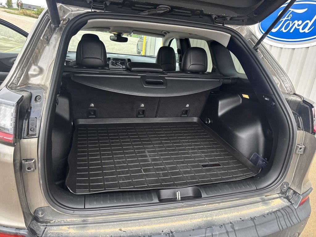 Used 2020 Jeep Cherokee Latitude Plus w/ Cold Weather Group image 30