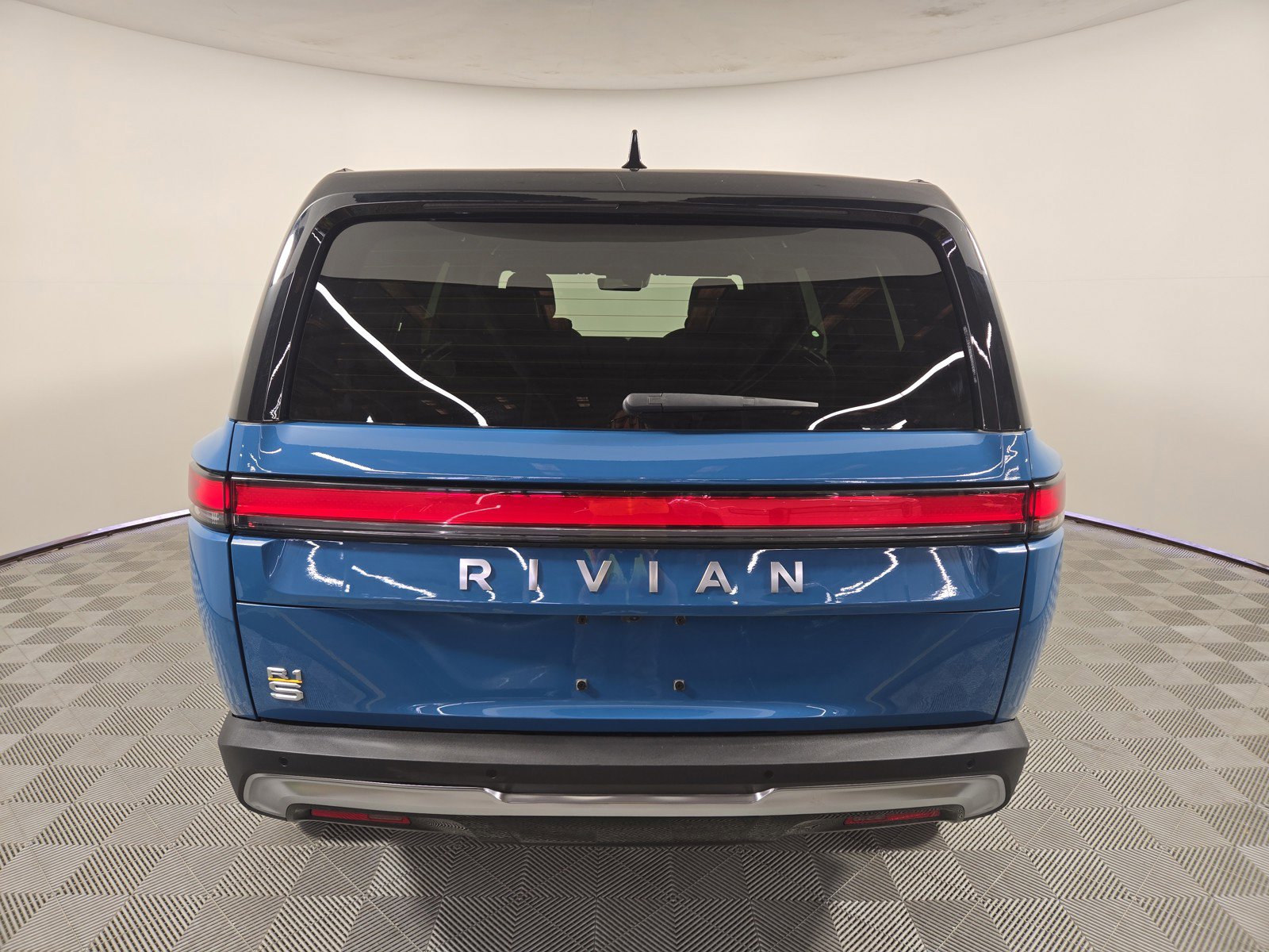 Used 2022 Rivian R1S Launch Edition image 4