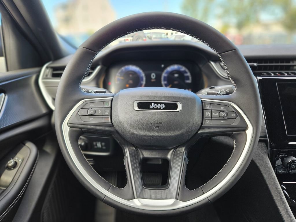 New 2025 Jeep Grand Cherokee Laredo X w/ Luxury Tech Group I image 24