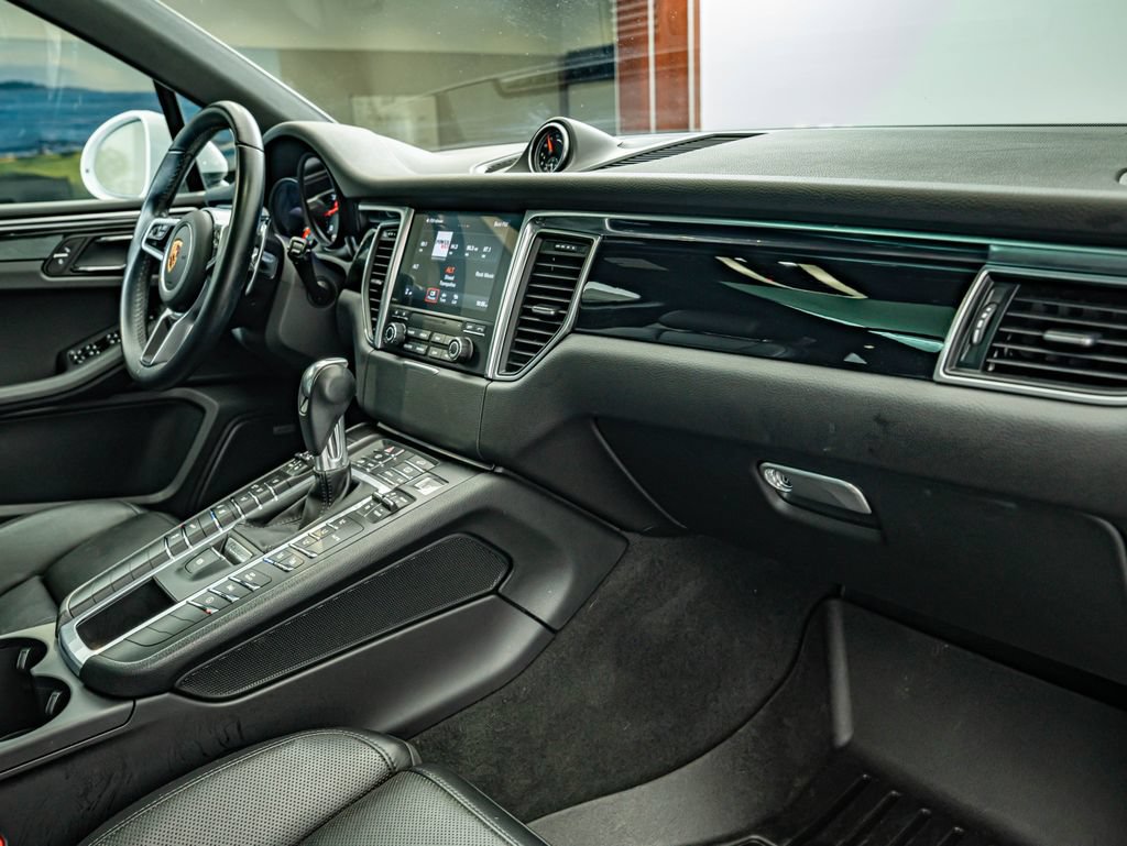 Used 2018 Porsche Macan AWD/4WD image 43