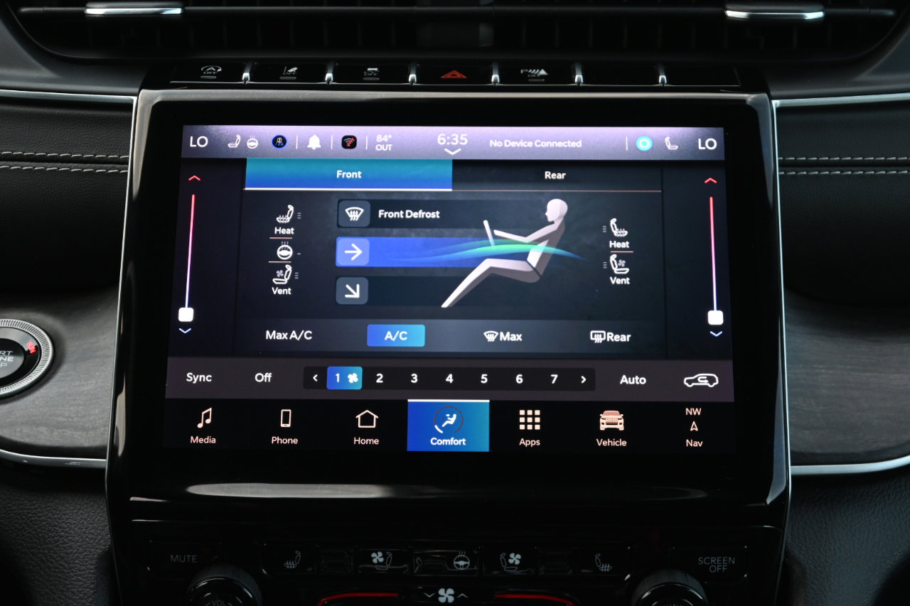 Used 2024 Jeep Grand Cherokee L Limited w/ Luxury Tech Group II image 4