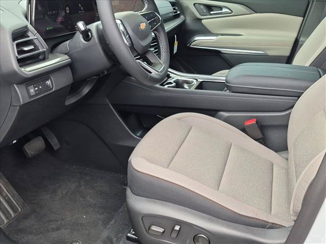 New 2027 Chevrolet Traverse LT w/ Sun and Wheel Package FWD image 4