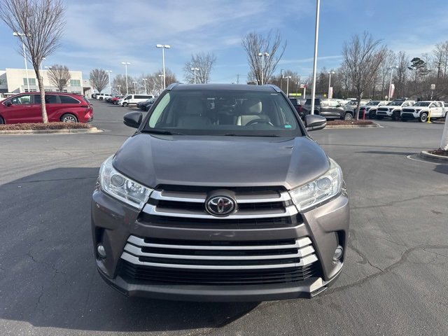 Used 2018 Toyota Highlander XLE image 2
