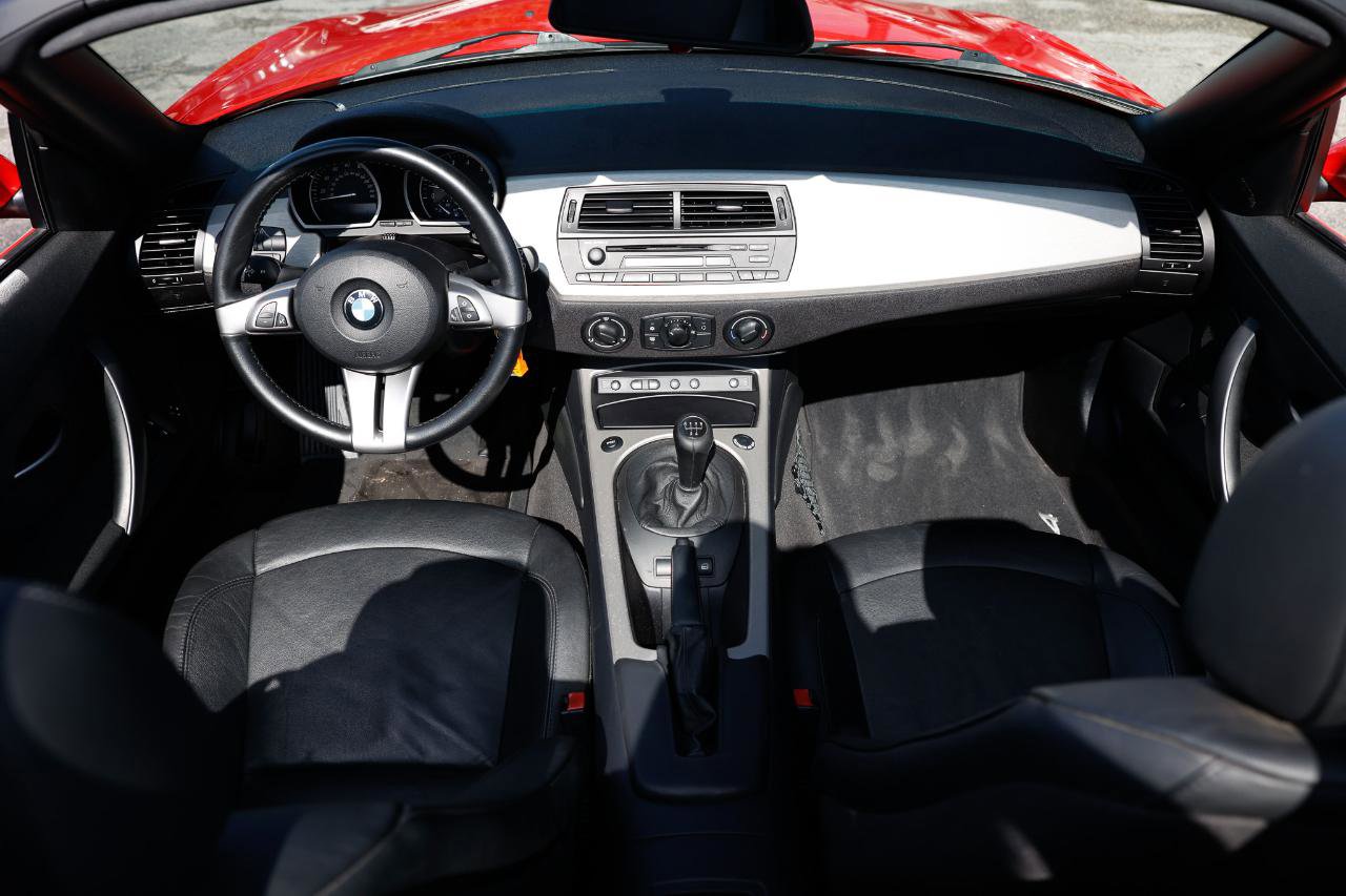 Used 2005 BMW Z4 2.5i image 16
