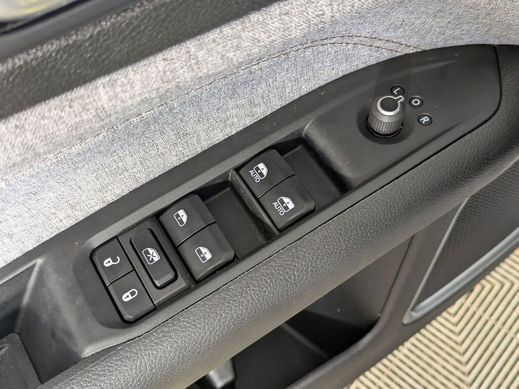 Used 2023 Jeep Compass Latitude image 15