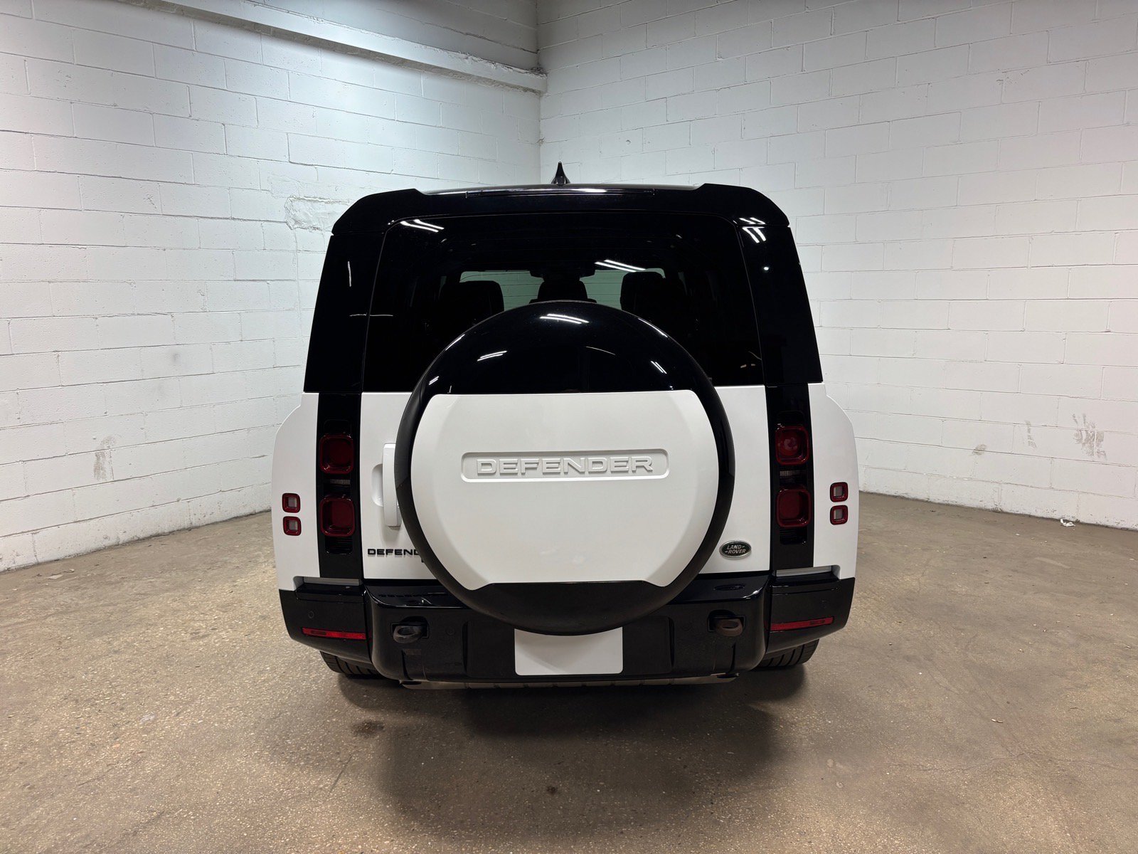 Used 2023 Land Rover Defender 130 X-Dynamic SE AWD/4WD image 8