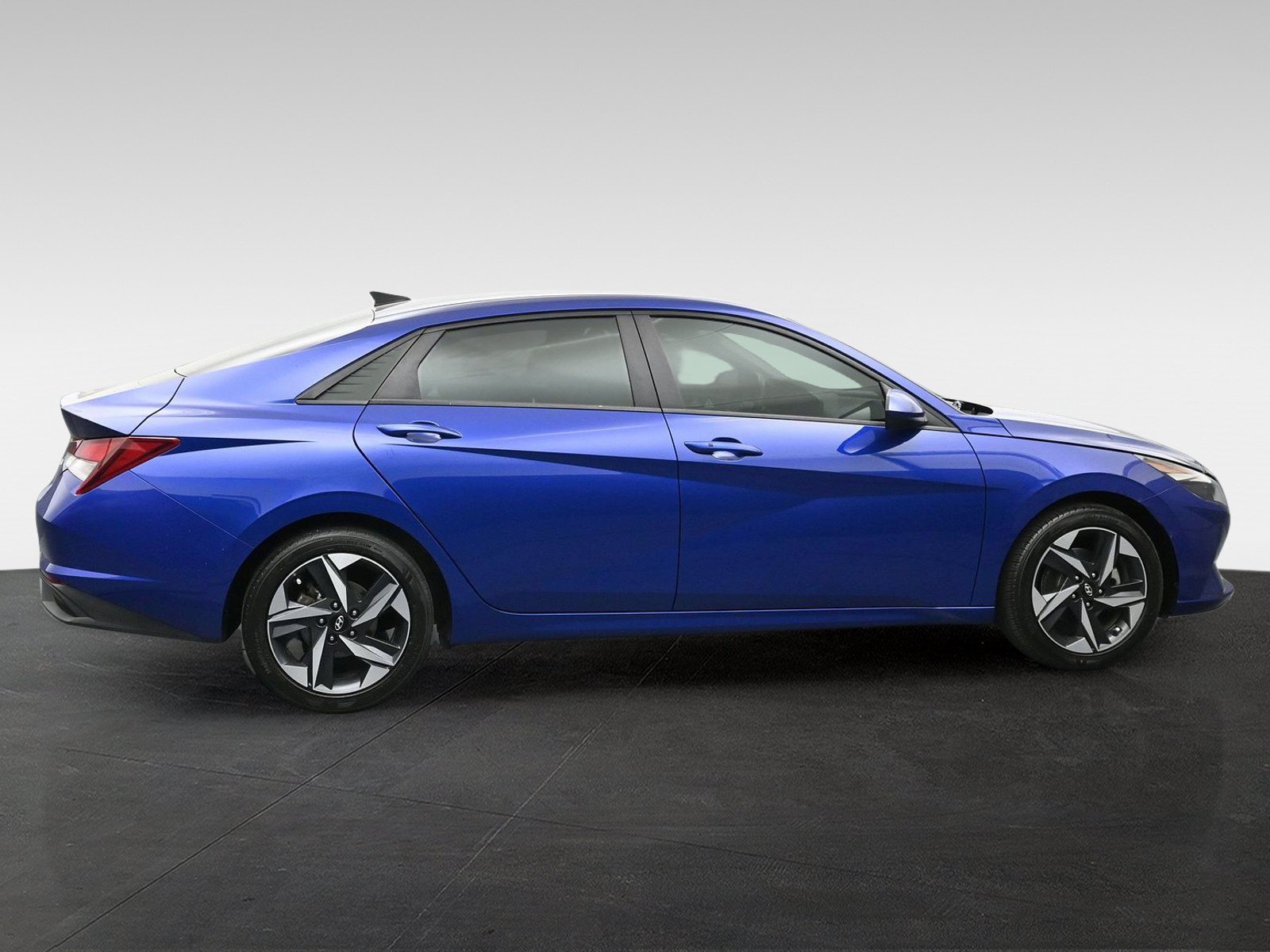 Used 2023 Hyundai Elantra SEL w/ Convenience Package FWD image 5