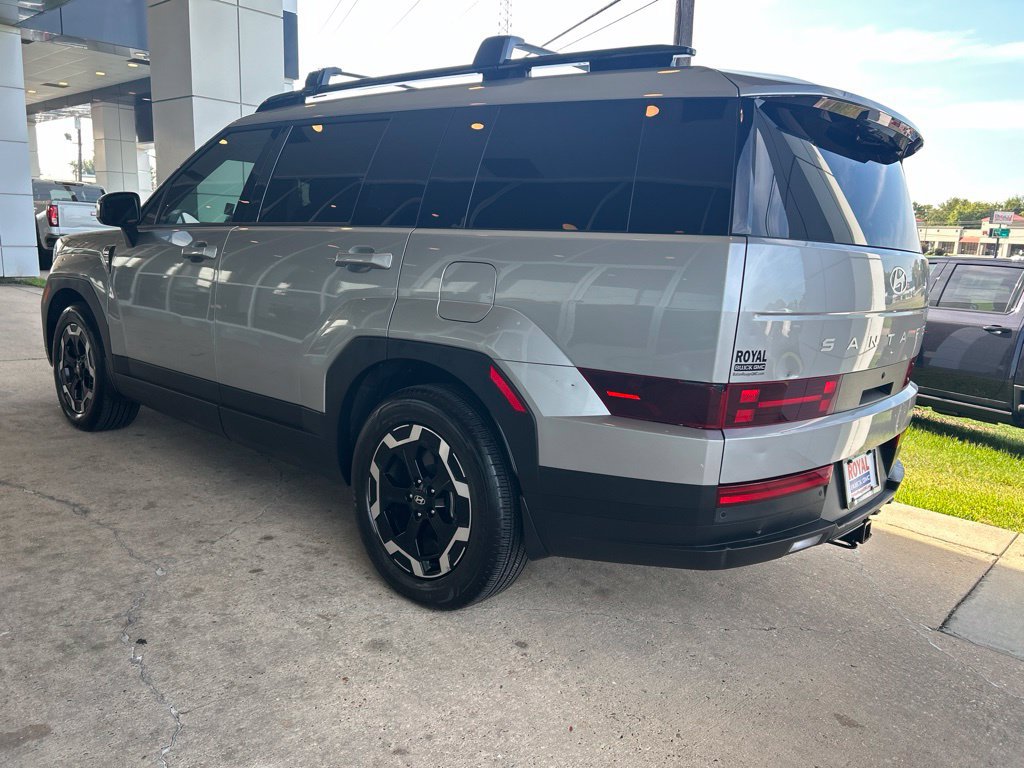Used 2025 Hyundai Santa Fe SEL FWD image 5