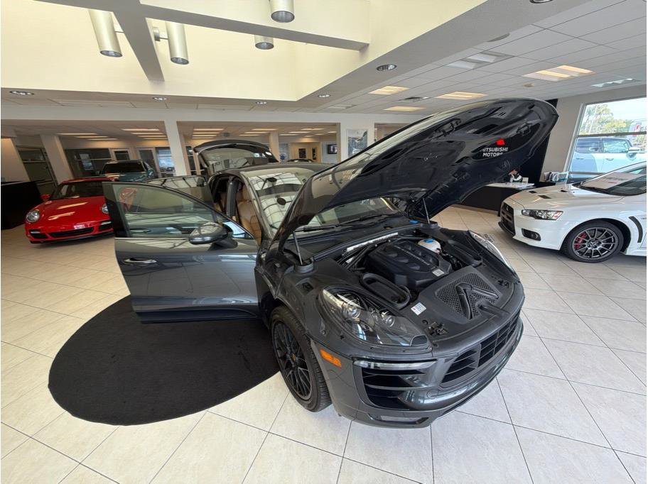Used 2017 Porsche Macan GTS AWD/4WD image 38