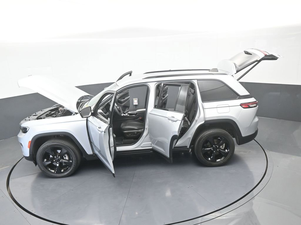 Used 2023 Jeep Grand Cherokee Altitude AWD/4WD image 68