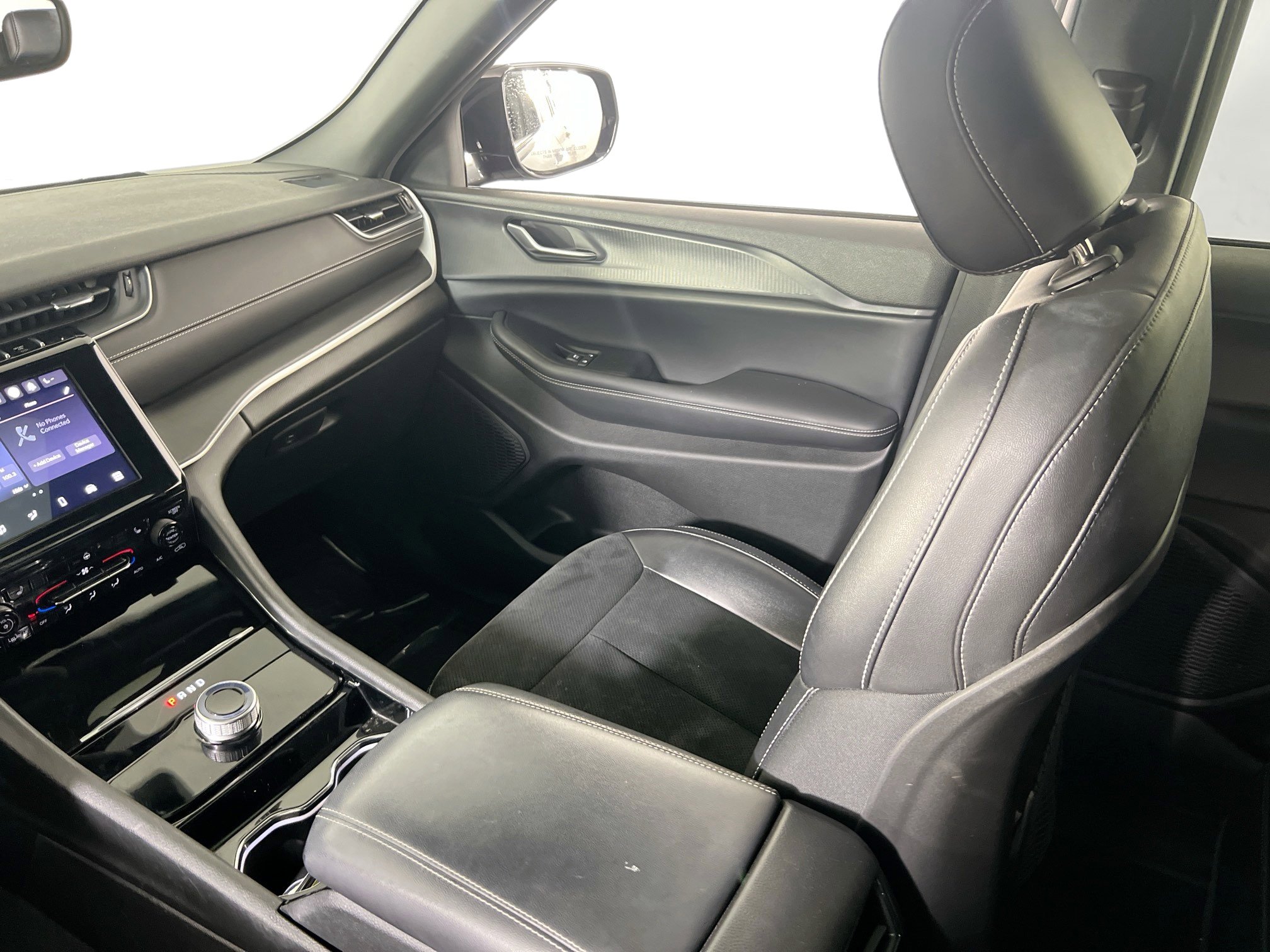 Used 2023 Jeep Grand Cherokee Altitude image 23