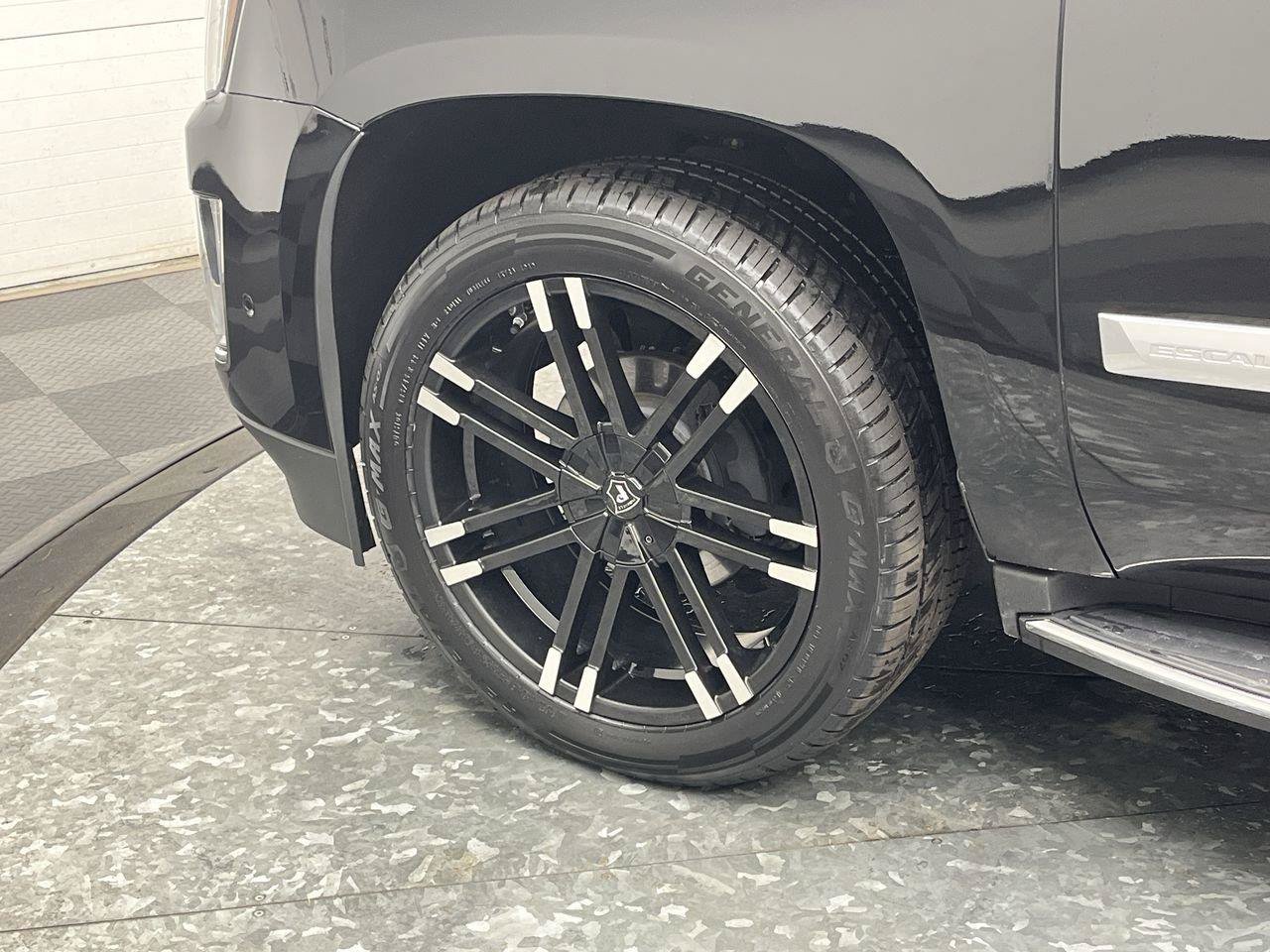 Used 2019 Cadillac Escalade Luxury AWD/4WD image 38