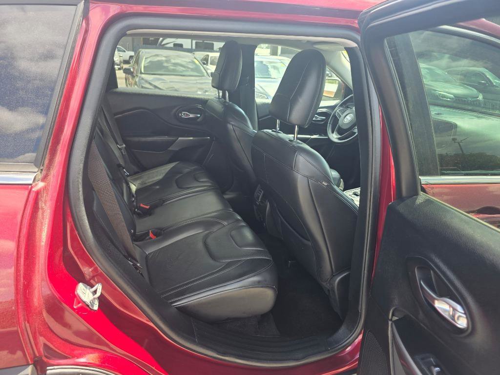 Used 2019 Jeep Cherokee Limited image 11