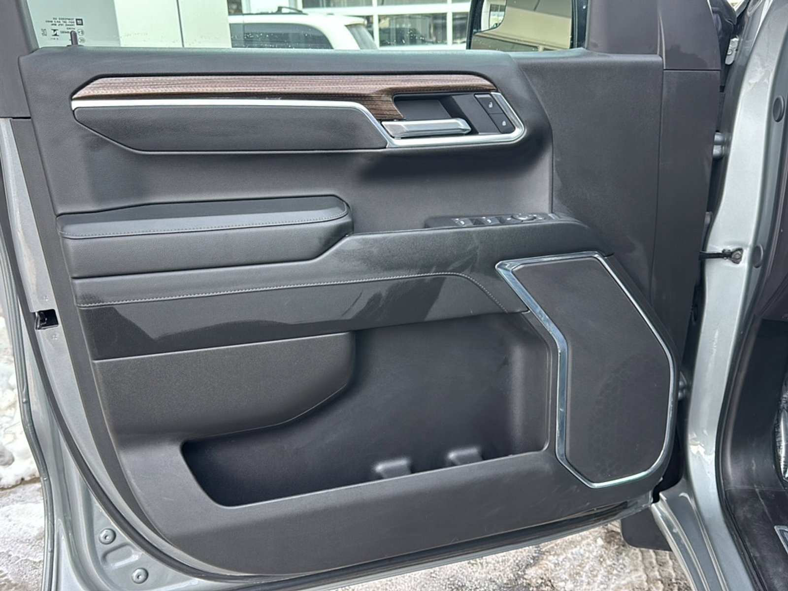Used 2025 Chevrolet Silverado 1500 LT image 14