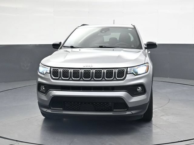 Used 2023 Jeep Compass Latitude w/ Sun and Sound Group AWD/4WD image 10