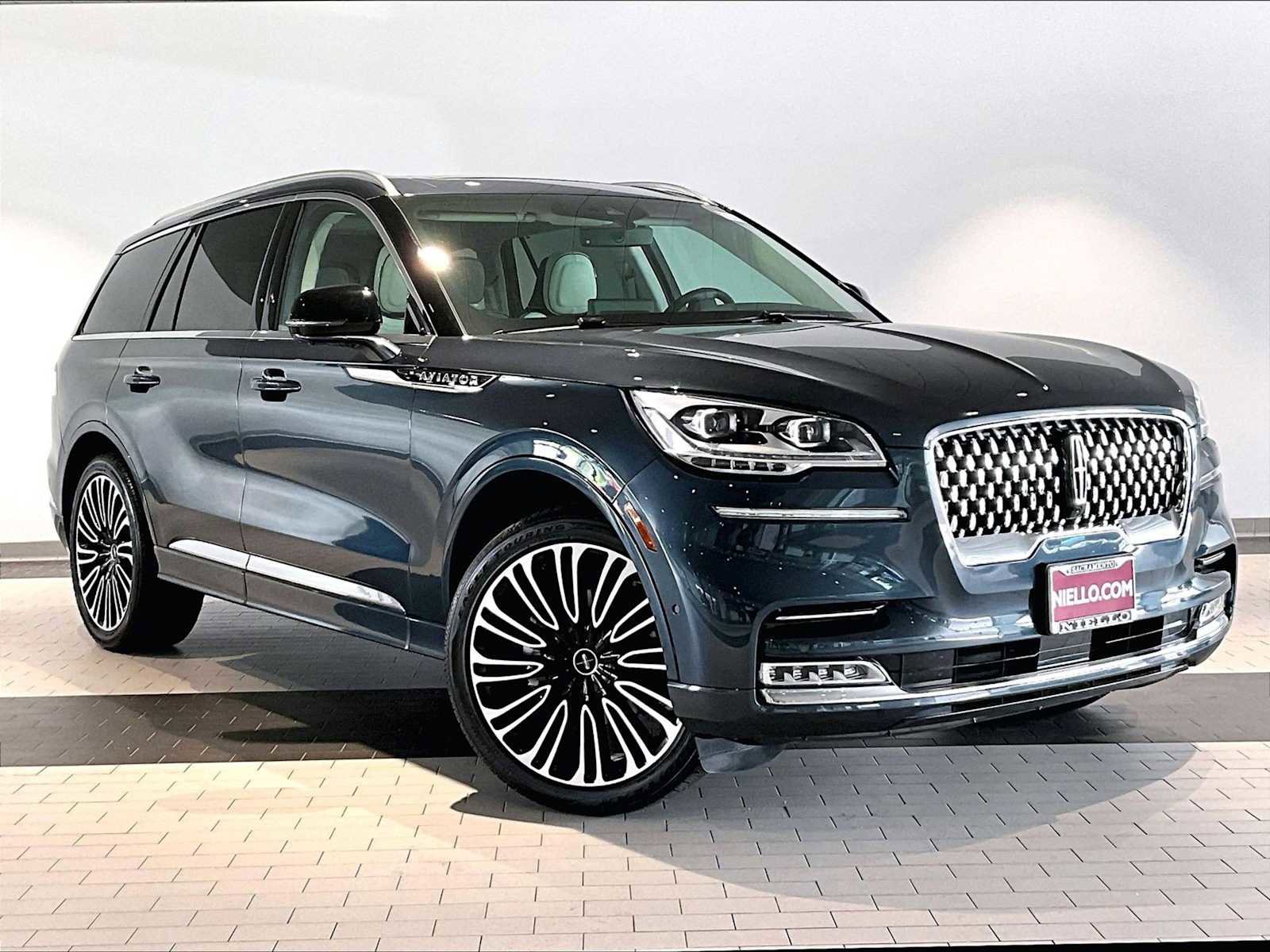 Used 2024 Lincoln Aviator Black Label AWD/4WD image 12