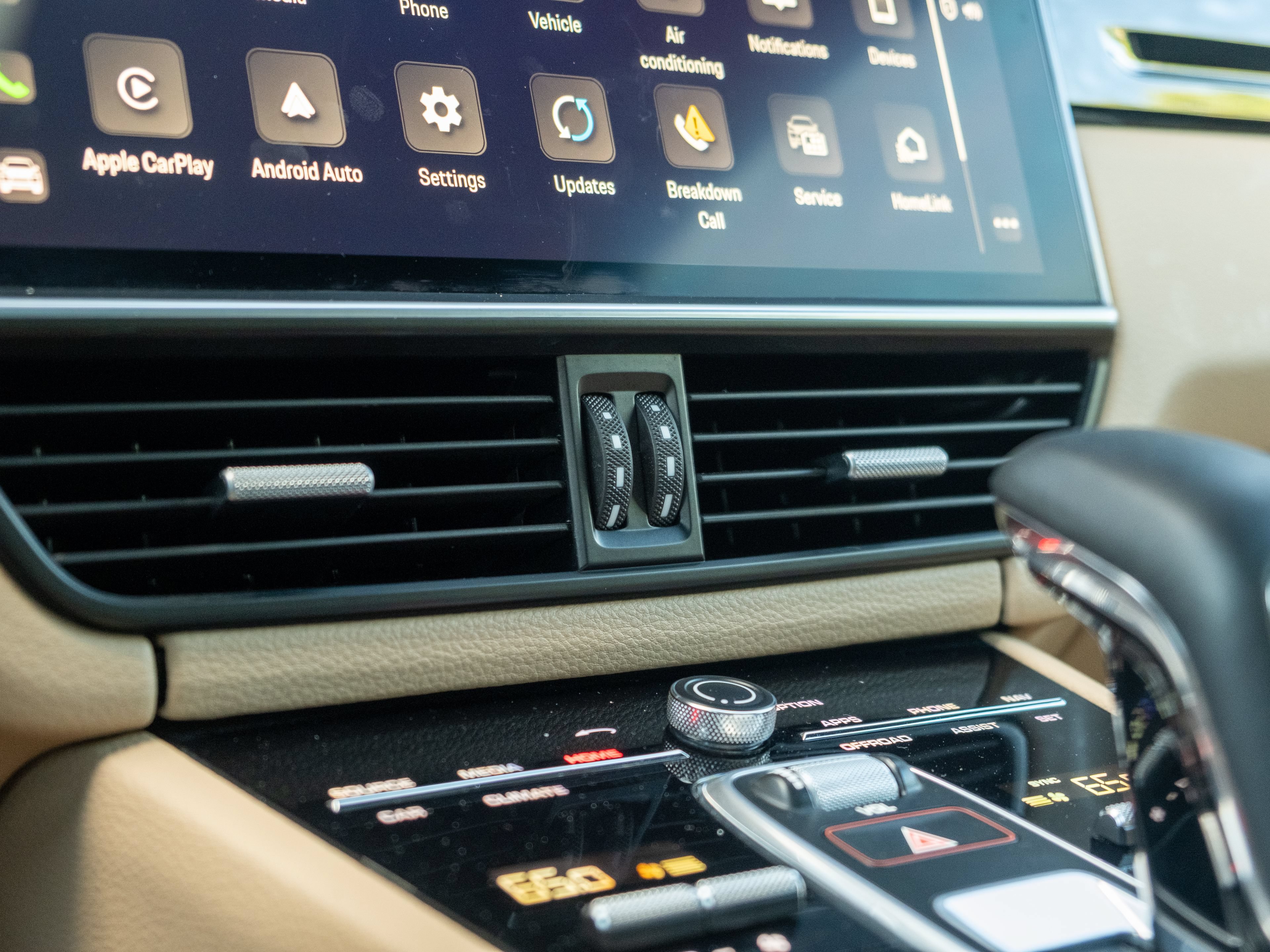 Certified 2023 Porsche Cayenne AWD/4WD image 31