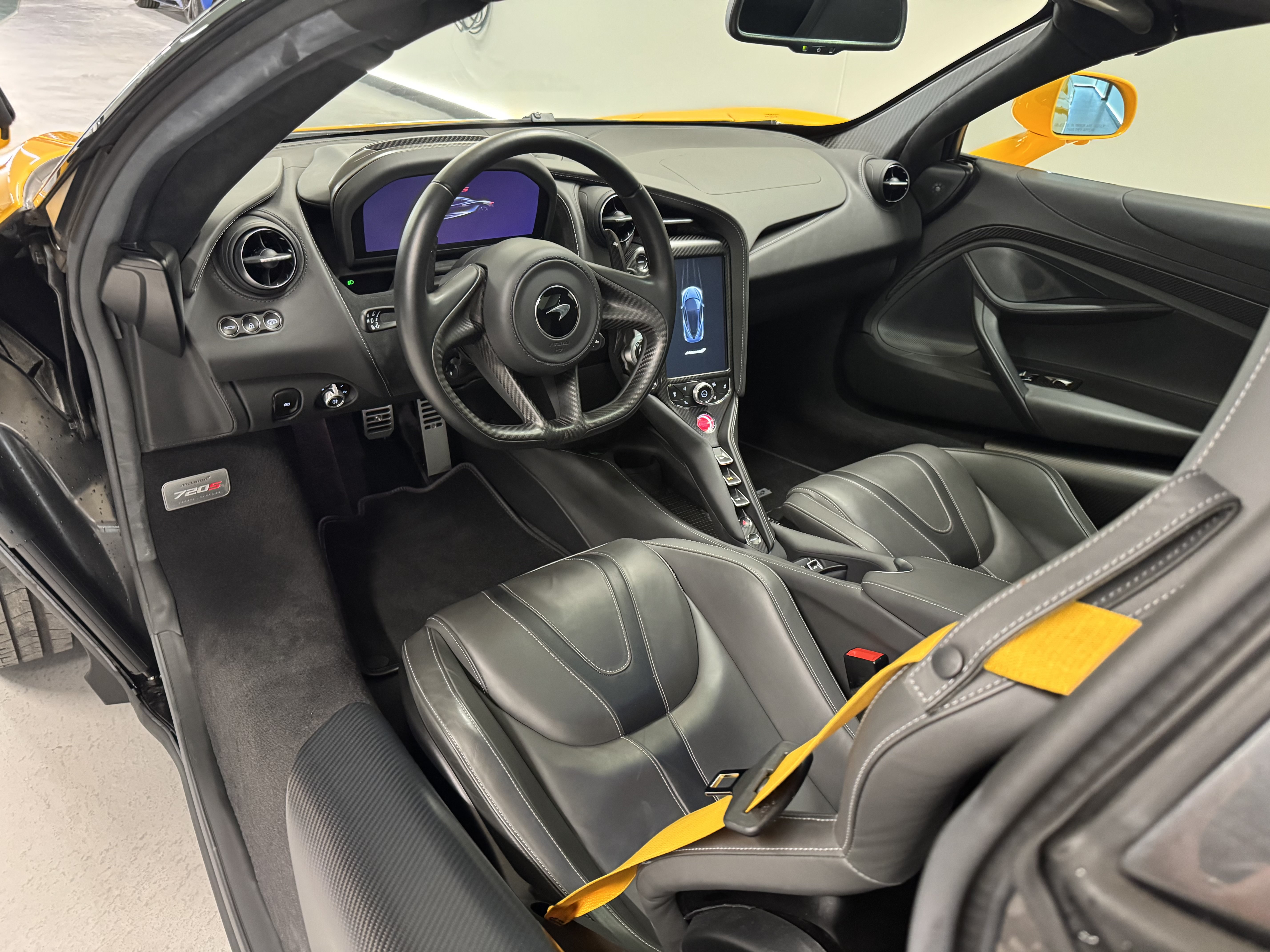 Used 2022 McLaren 720S Spider RWD image 7