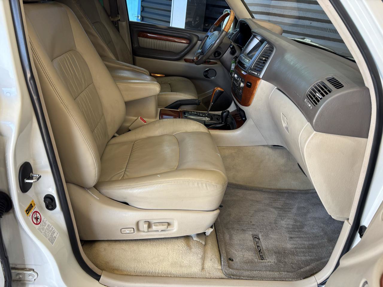 Used 2004 Lexus LX 470 4WD w/ Preferred Accessory Pkg image 20