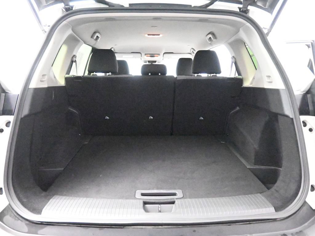 Used 2023 Nissan Rogue SV image 24