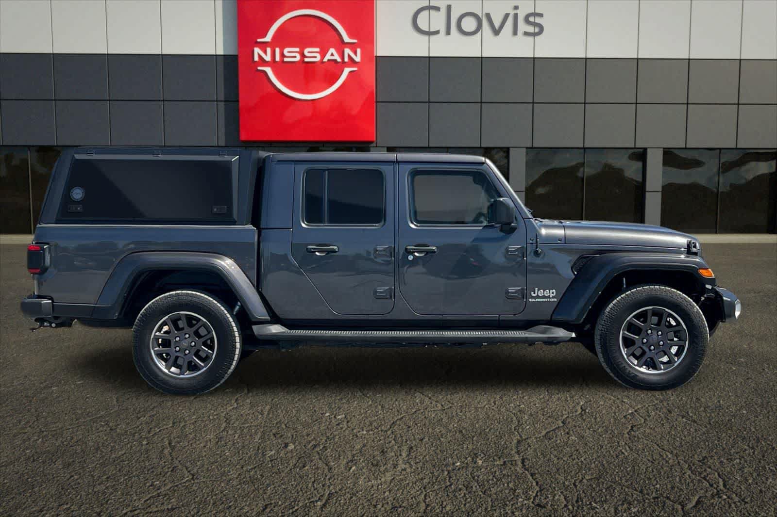 Used 2022 Jeep Gladiator Overland w/ Popular Equipment Package AWD/4WD image 9