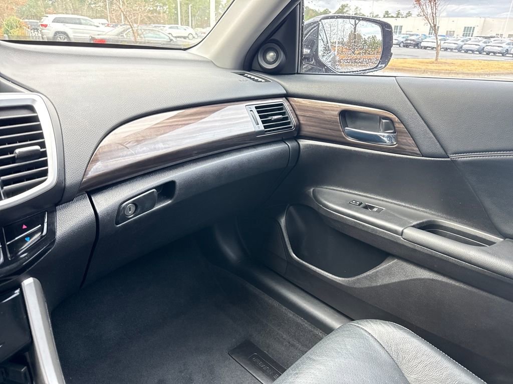 Used 2016 Honda Accord Touring image 24