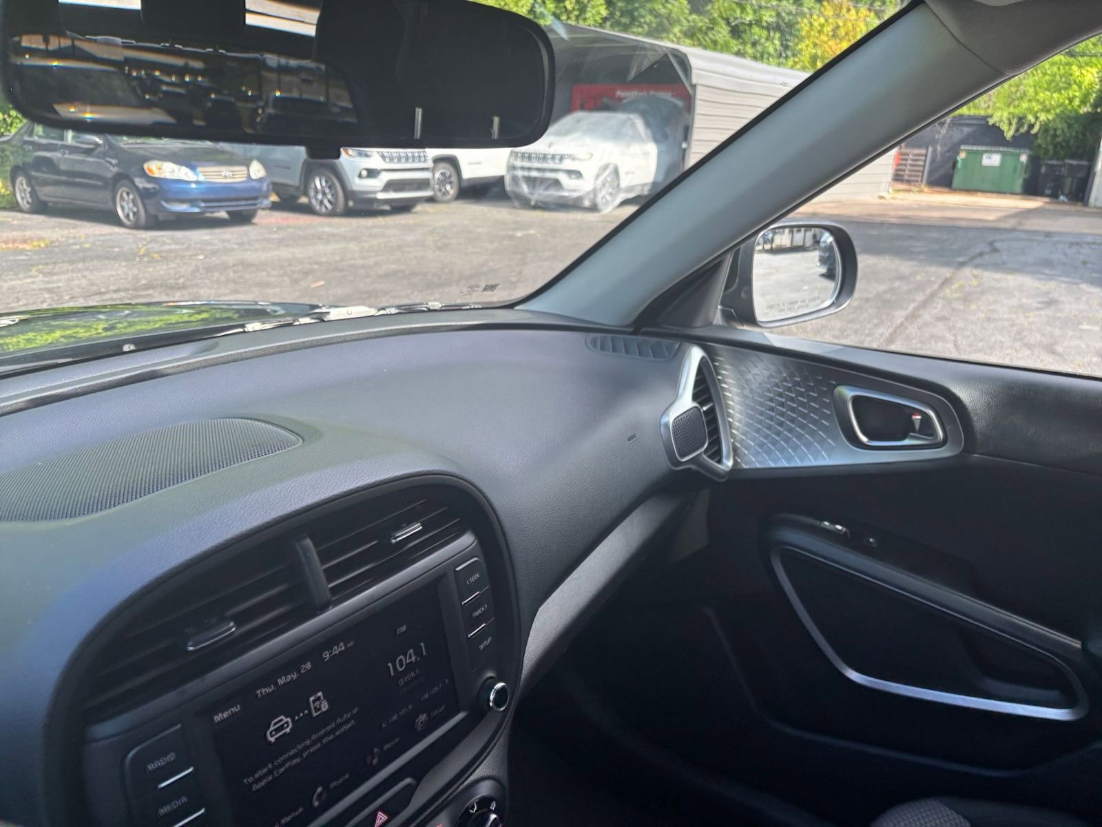 Used 2025 Kia Soul LX w/ LX Technology Package FWD image 30