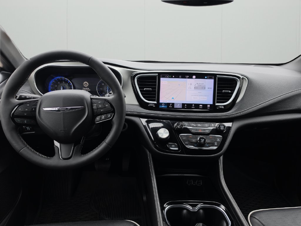 Used 2024 Chrysler Pacifica Limited w/ S Appearance Package FWD image 9