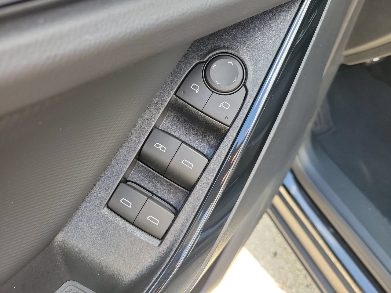 Used 2026 Chevrolet Equinox LT FWD image 13