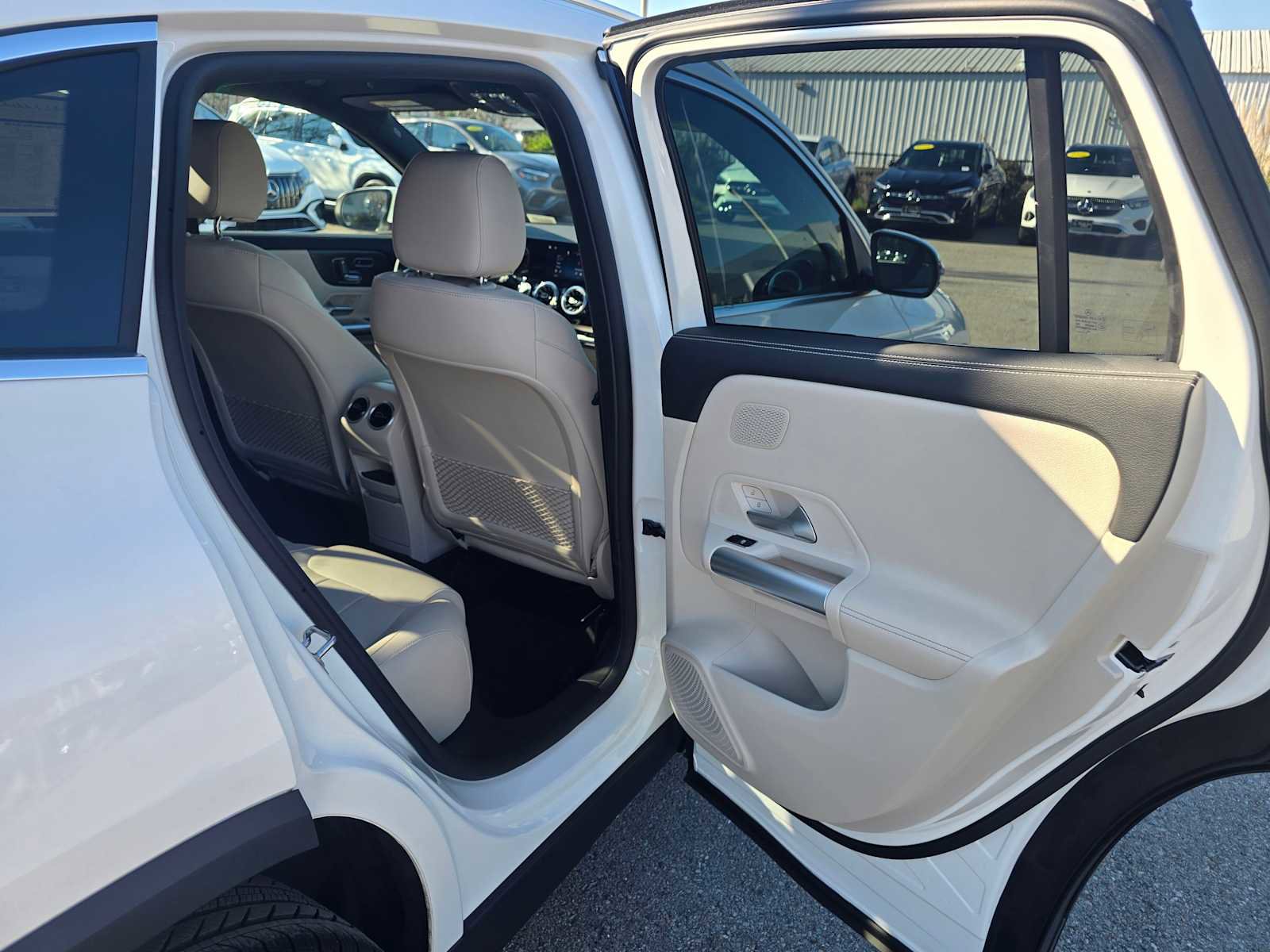 Used 2025 Mercedes-Benz GLA 250 4MATIC image 15