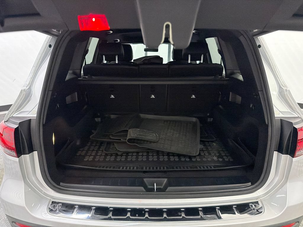 Used 2022 Mercedes-Benz GLB 250 w/ Premium Package Lite image 18