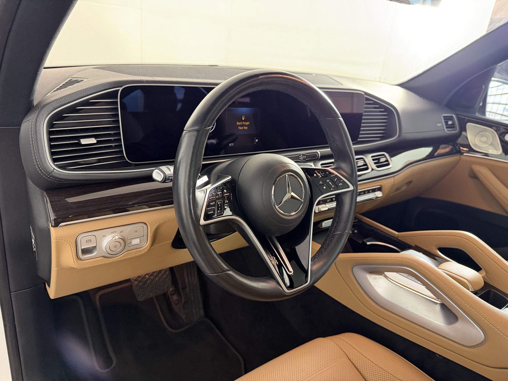 Used 2024 Mercedes-Benz GLE 450e 4MATIC image 4