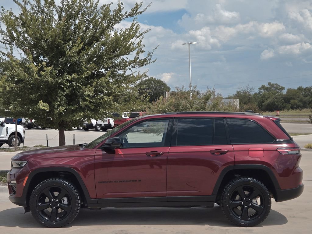 Used 2023 Jeep Grand Cherokee Limited w/ Luxury Tech Group II AWD/4WD image 4