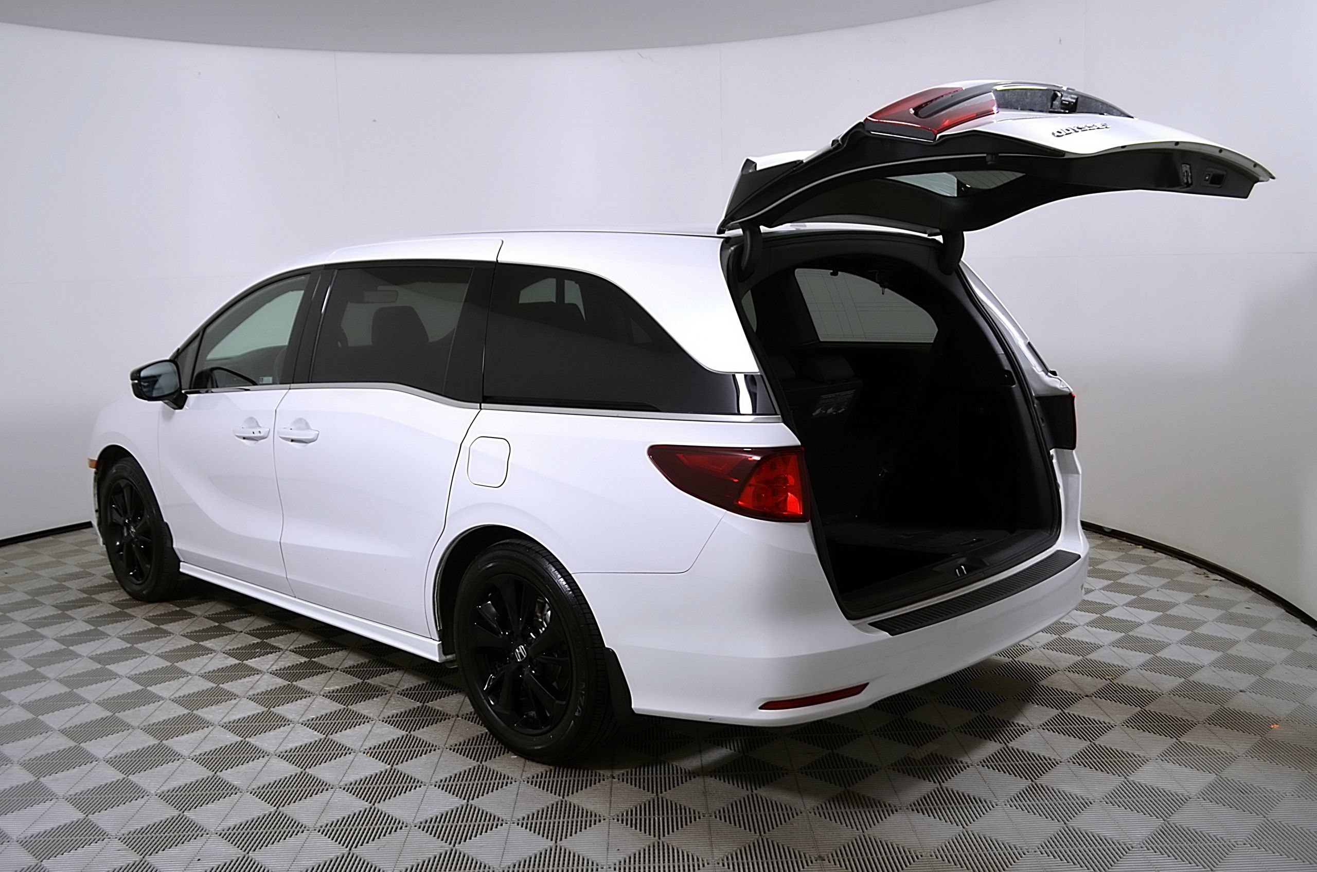 Used 2024 Honda Odyssey Sport image 10